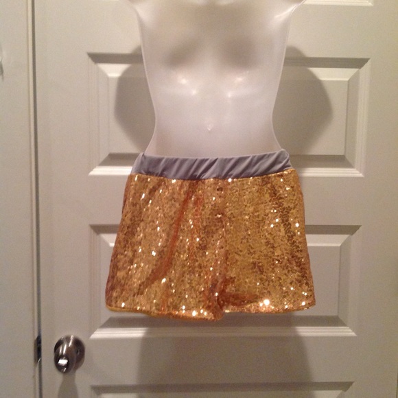 Gold sequin shorts - Picture 4 of 4